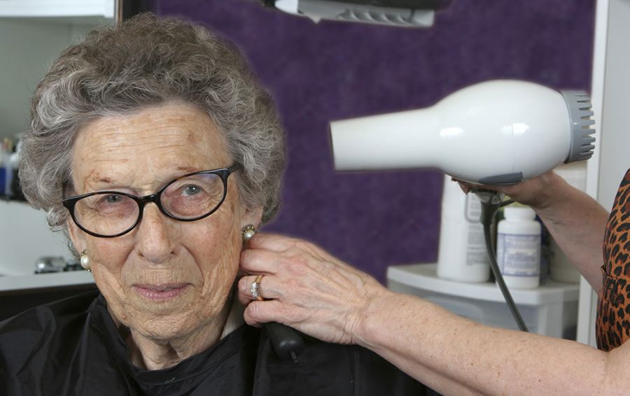 Bewohnerin bekommt neue Dauerwellen